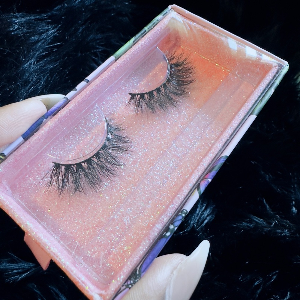 LASHES full & natural